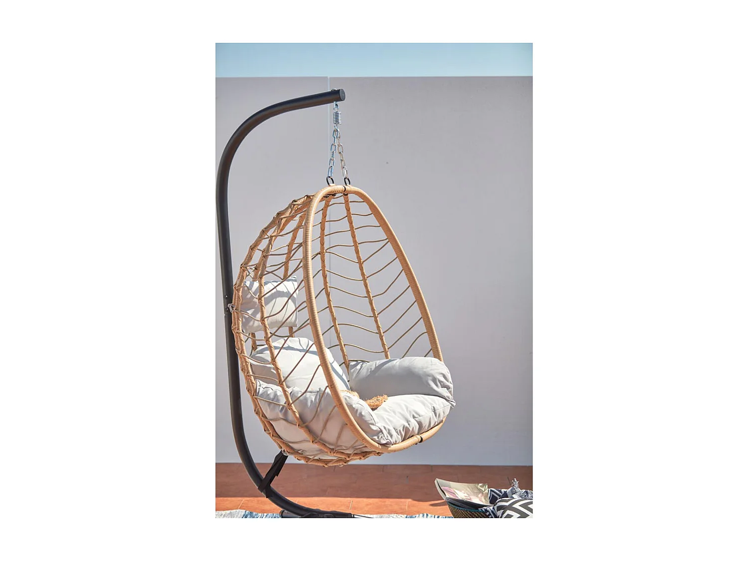 Fauteuil suspendu en résine effet rotin naturel LIMA