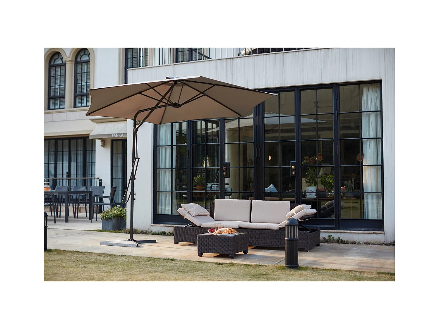 Parasol déporté avec ouverture innovante diamètre 3 m gris ALCUDIA