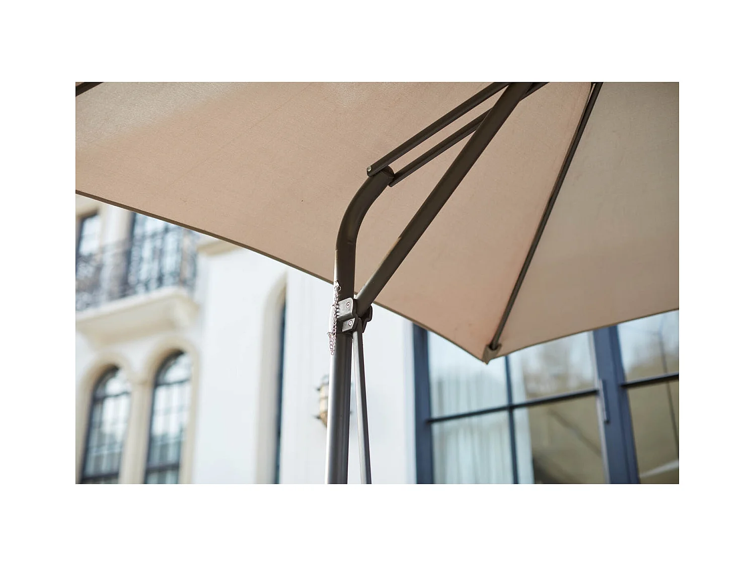 Parasol déporté avec ouverture innovante diamètre 3 m gris ALCUDIA