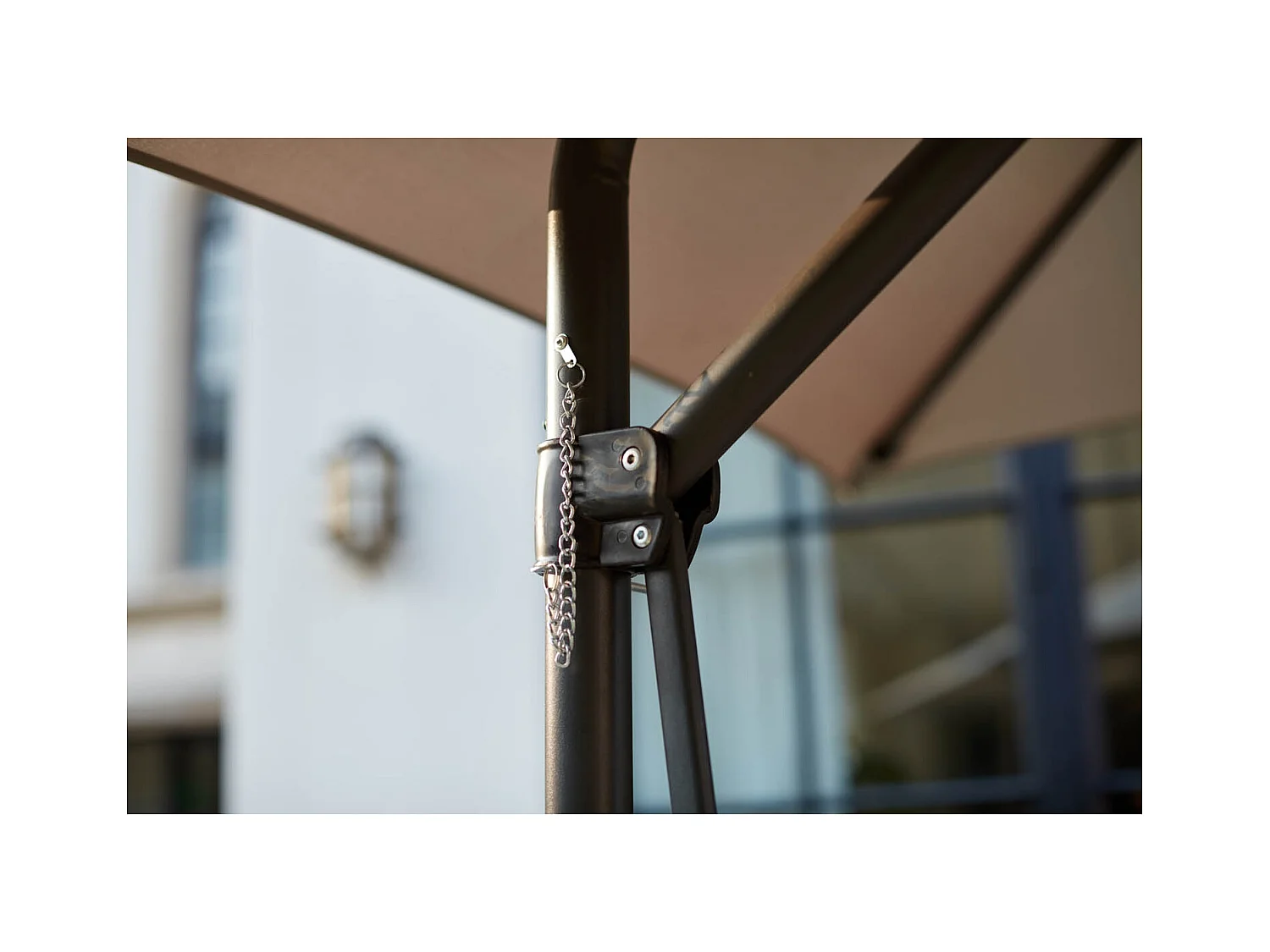 Parasol déporté avec ouverture innovante diamètre 3 m gris ALCUDIA