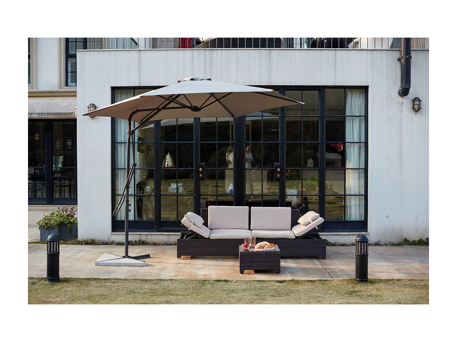 Parasol déporté avec ouverture innovante diamètre 3 m gris ALCUDIA