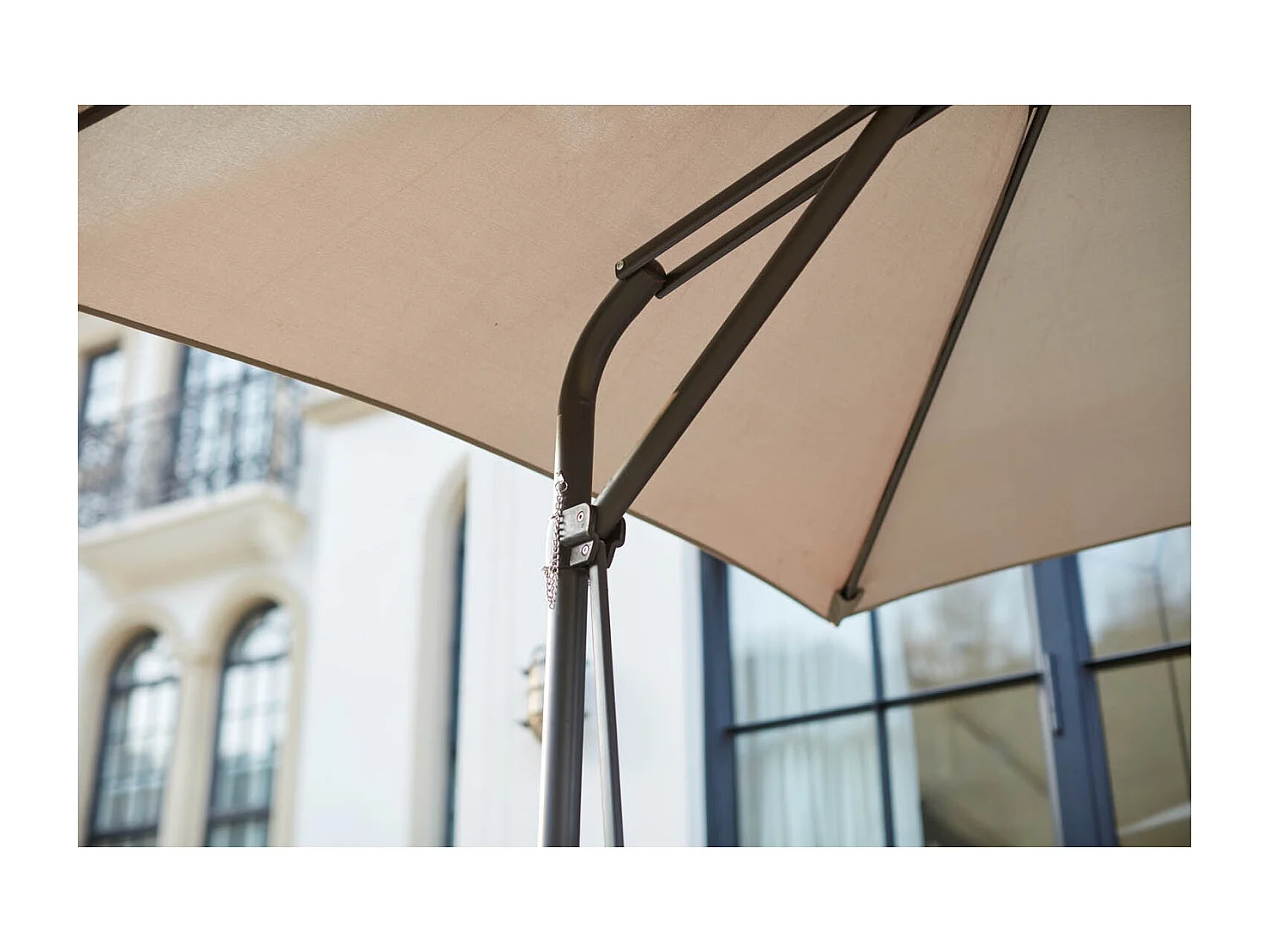 Parasol déporté avec ouverture innovante diamètre 3 m gris ALCUDIA