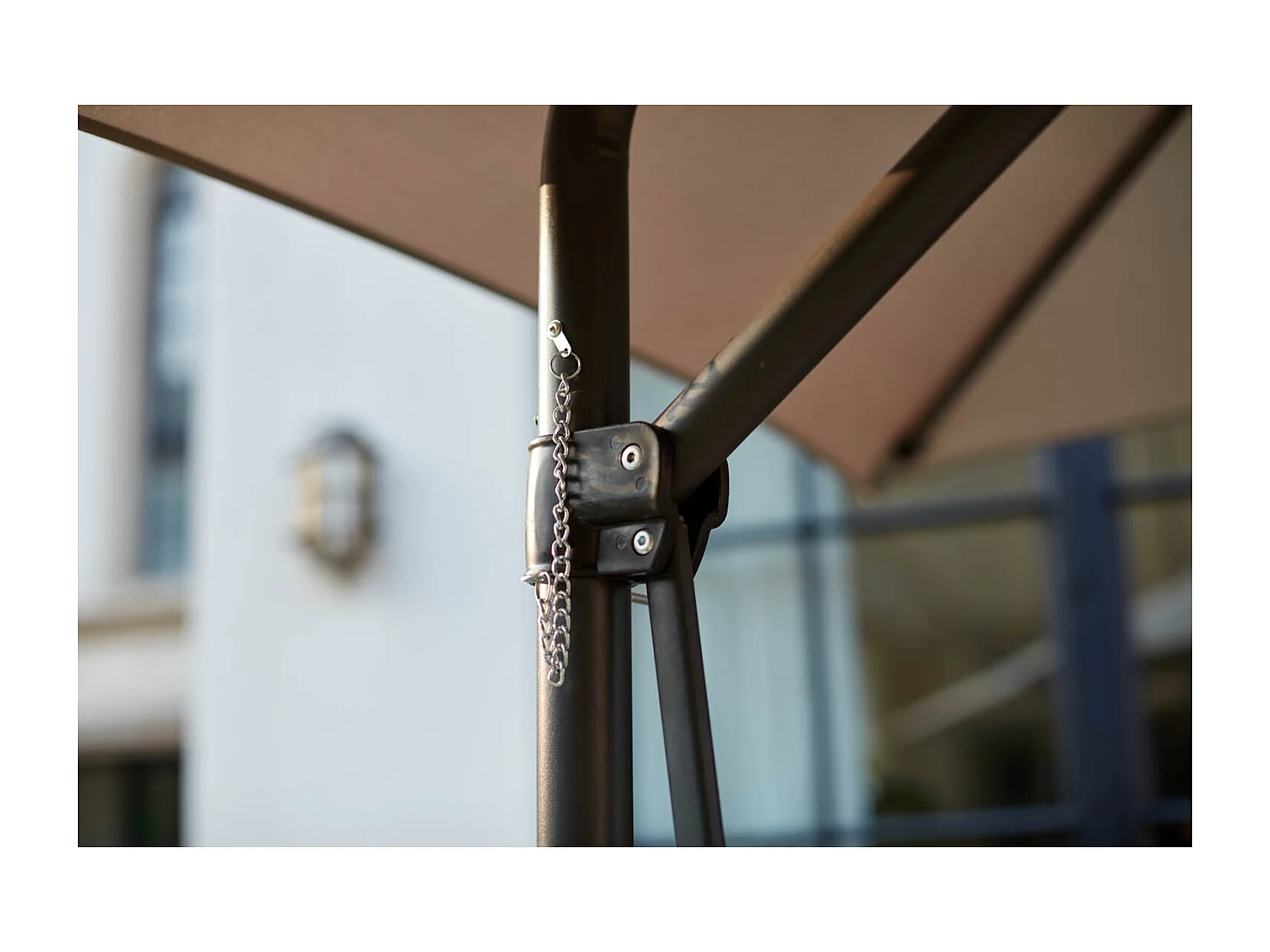 Parasol déporté avec ouverture innovante diamètre 3 m gris ALCUDIA