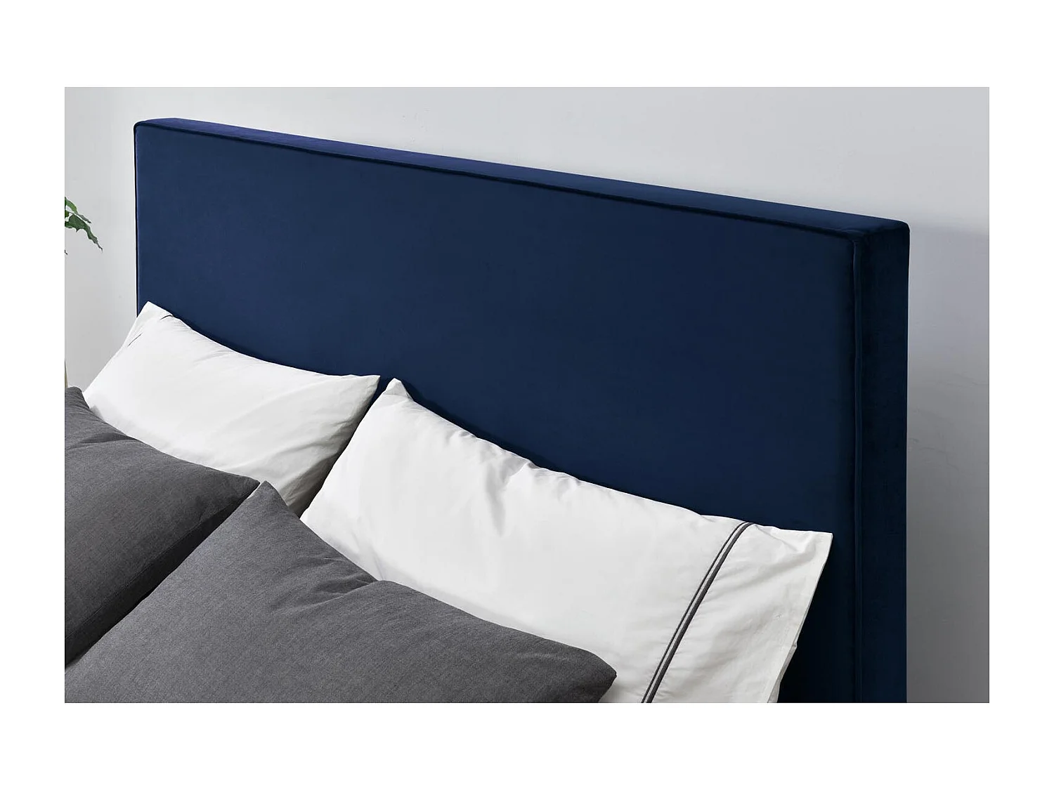 Cama de terciopelo azul y latón 140x190 RIVERSIDE