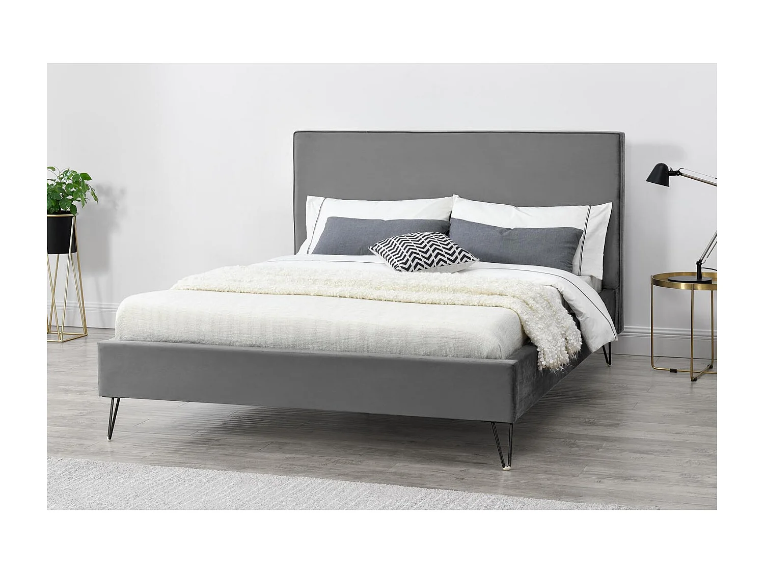 Cama de terciopelo gris y patas negras 140x190 RIVERSIDE