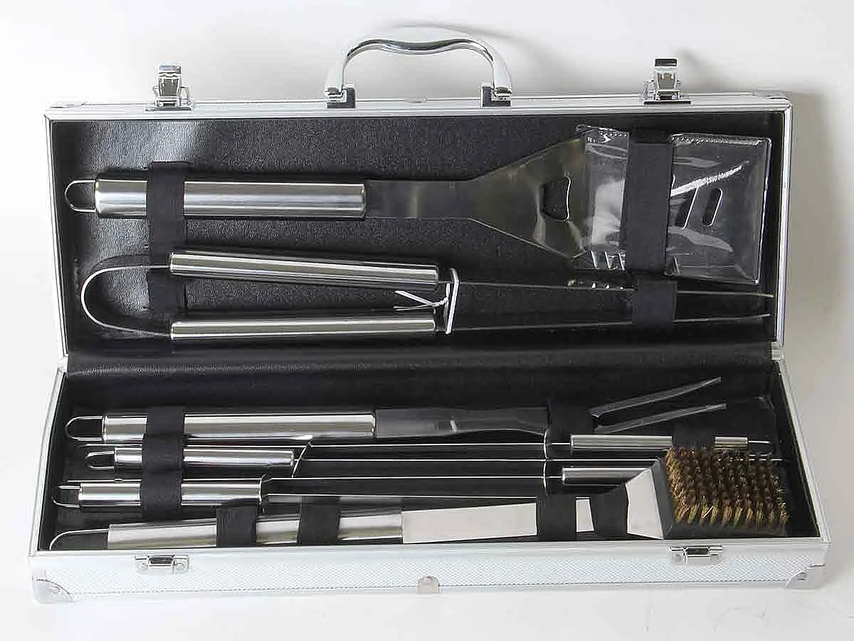 Malette de 8 accessoires inox pour barbecue et plancha