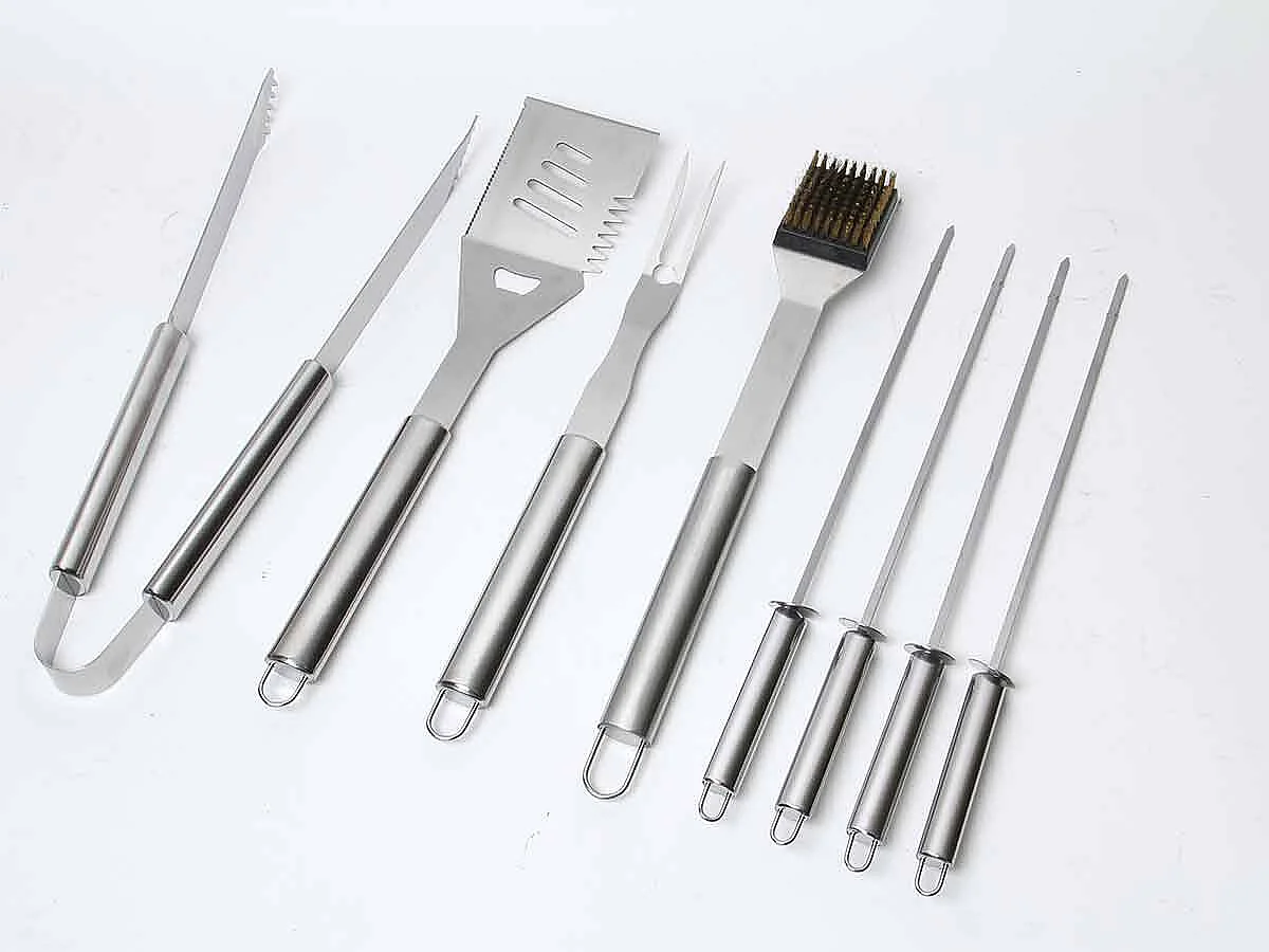 Malette de 8 accessoires inox pour barbecue et plancha