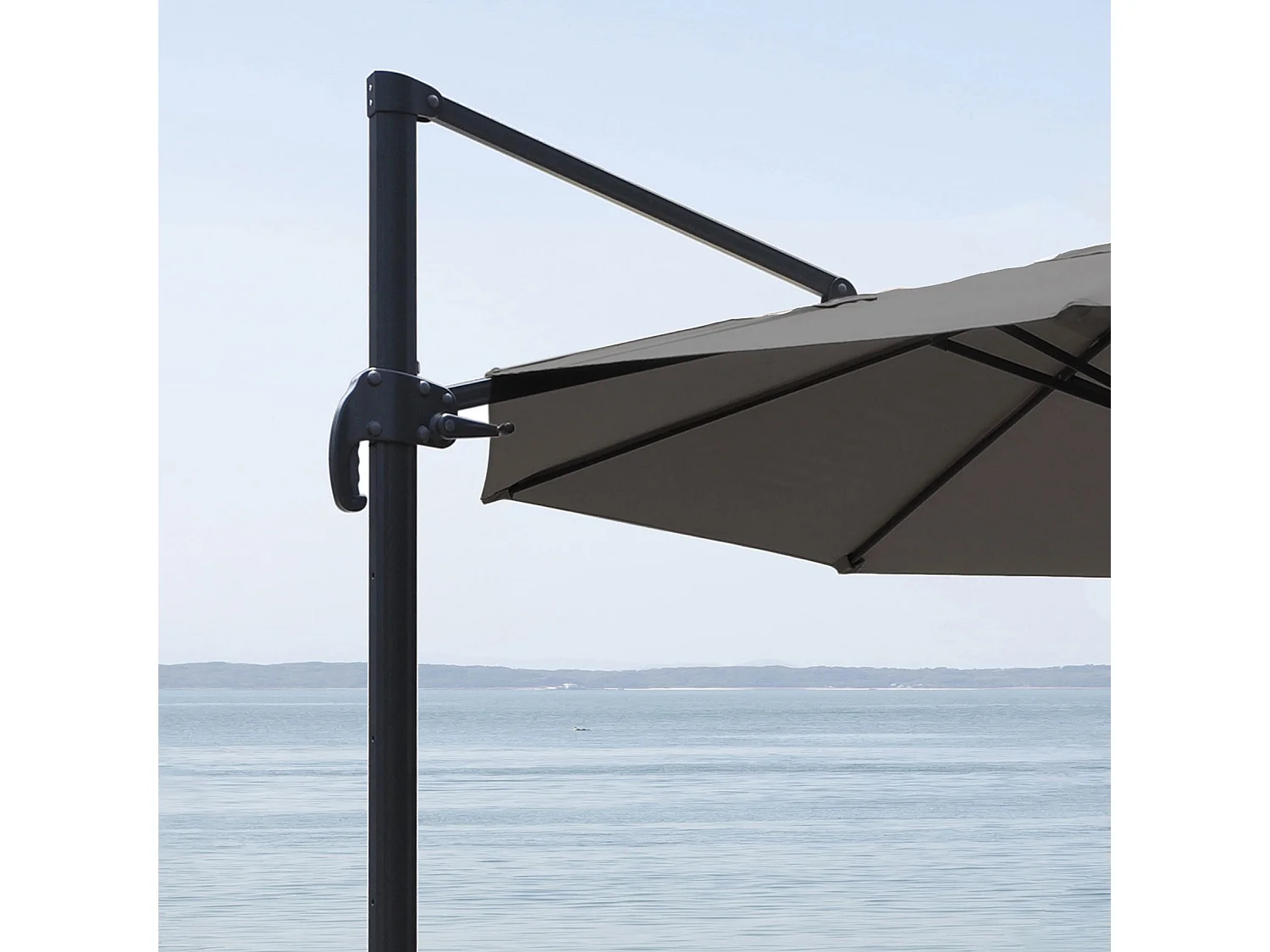 Parasol rond en aluminium, coloris taupe et toile polyester avec pied en croix - Tobago - Ø 4 x 2,66 m - Jardiline