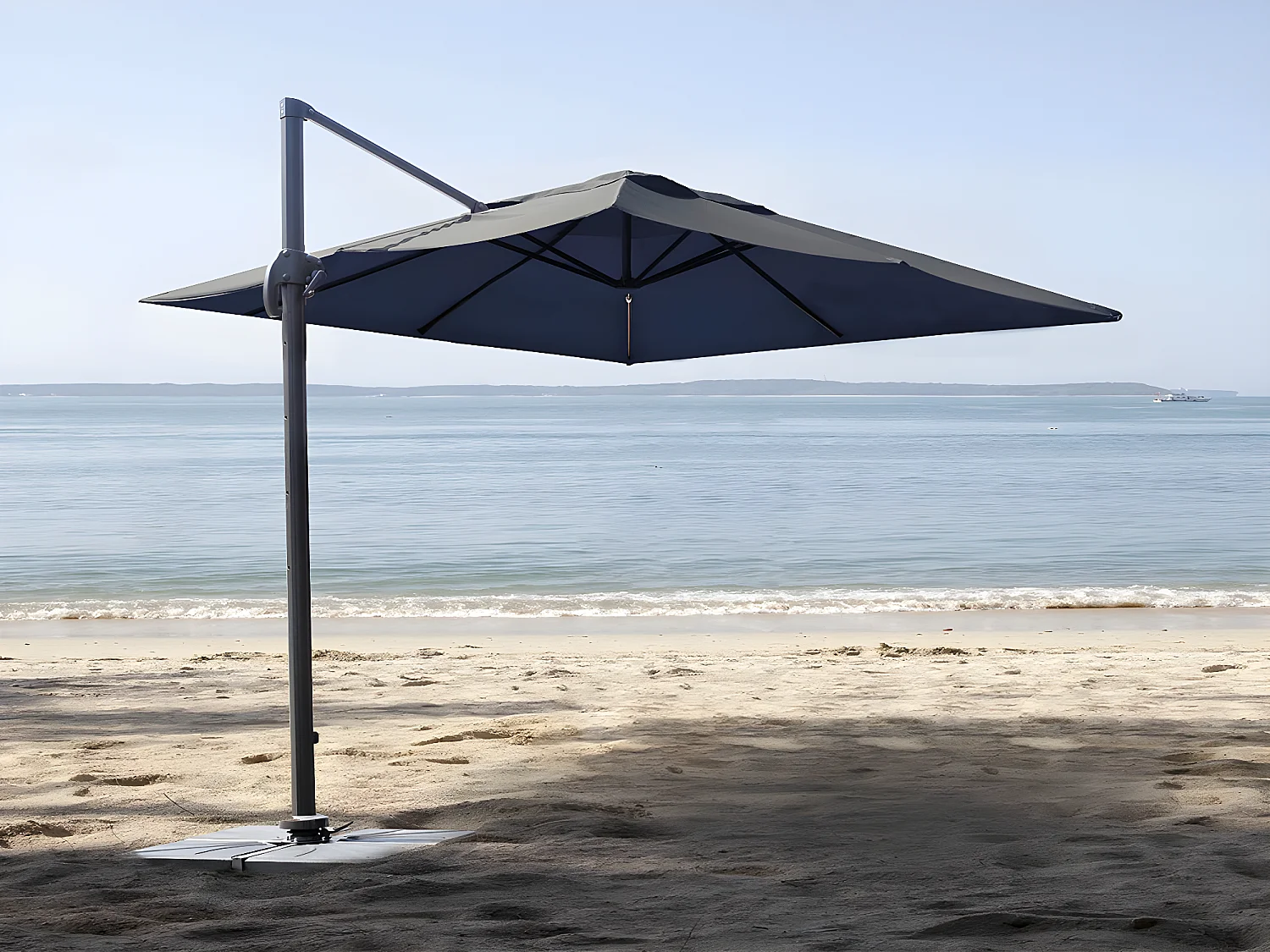 Parasol en aluminium carré coloris anthracite avec pied en croix + housse incluse Trinidad - 3 x 3 x 2,66 m - Jardiline