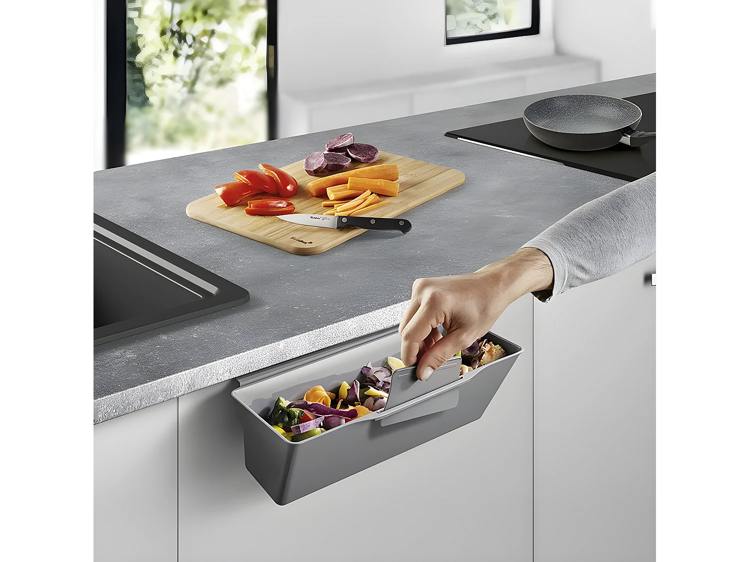 Conteneur à Déchets Organiques avec Grattoir CLEANTEX de Metaltex