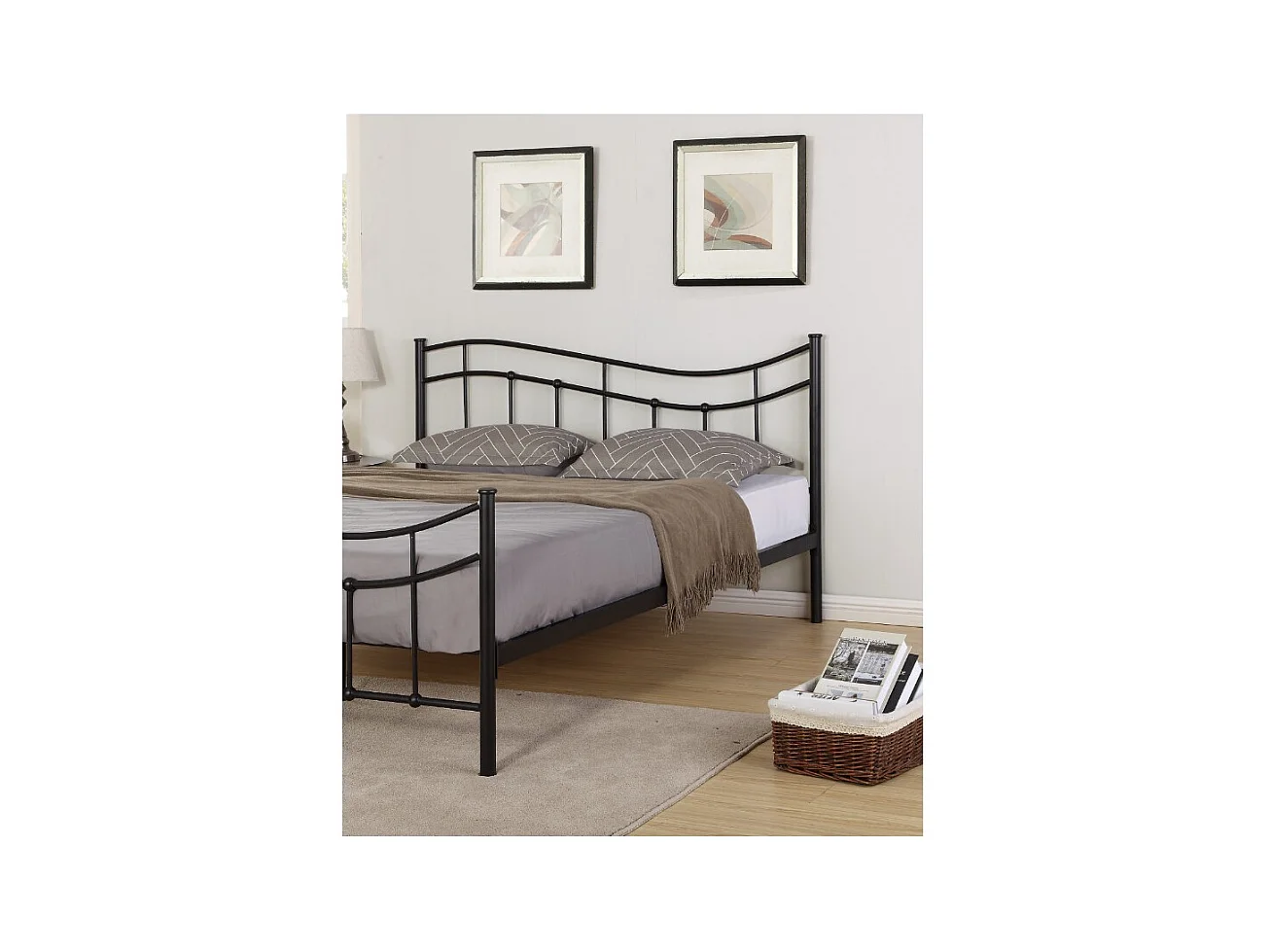 Cama ODETTE 160x200 cm em metal na cor preta com estrado.