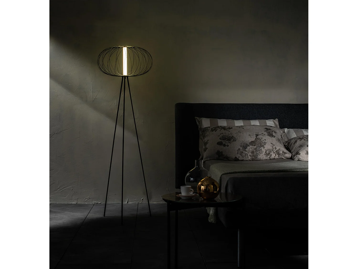 Mizar - Lampada da terra a LED in acciaio nero