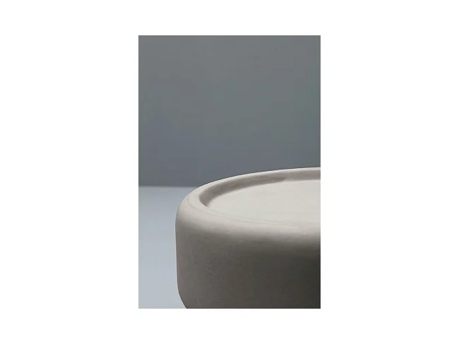 Kenzo – Couchtisch (Ø.42 x Ø.42 x 40h) aus grauem MDF