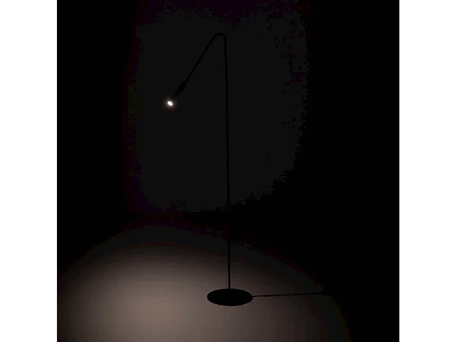 Vega - Candeeiro de pé LED em metal preto