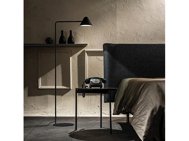 Antares - Lampa podłogowa LED w kolorze czarnego metalu