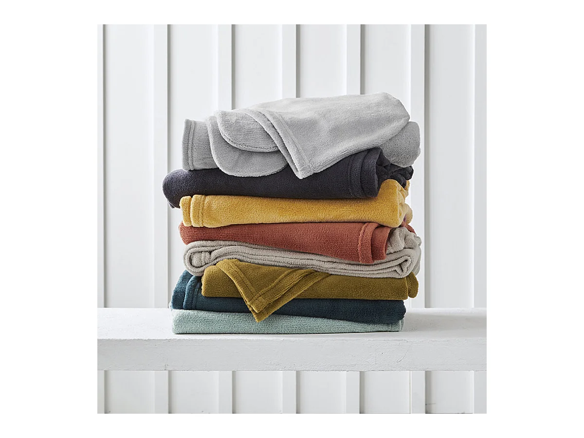 Plaid tacto seda con capucha y manoplas