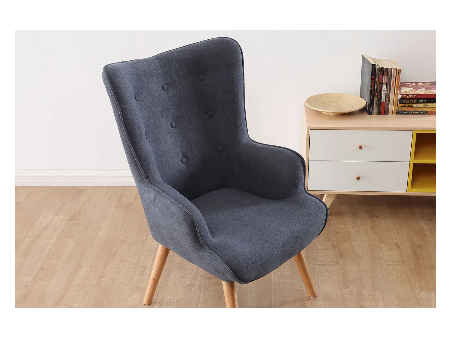 Fauteuil en tissu de velours gris avec pieds nordiques en bois de hêtre - Longueur 71 x Profondeur 75 x Hauteur 95 cm