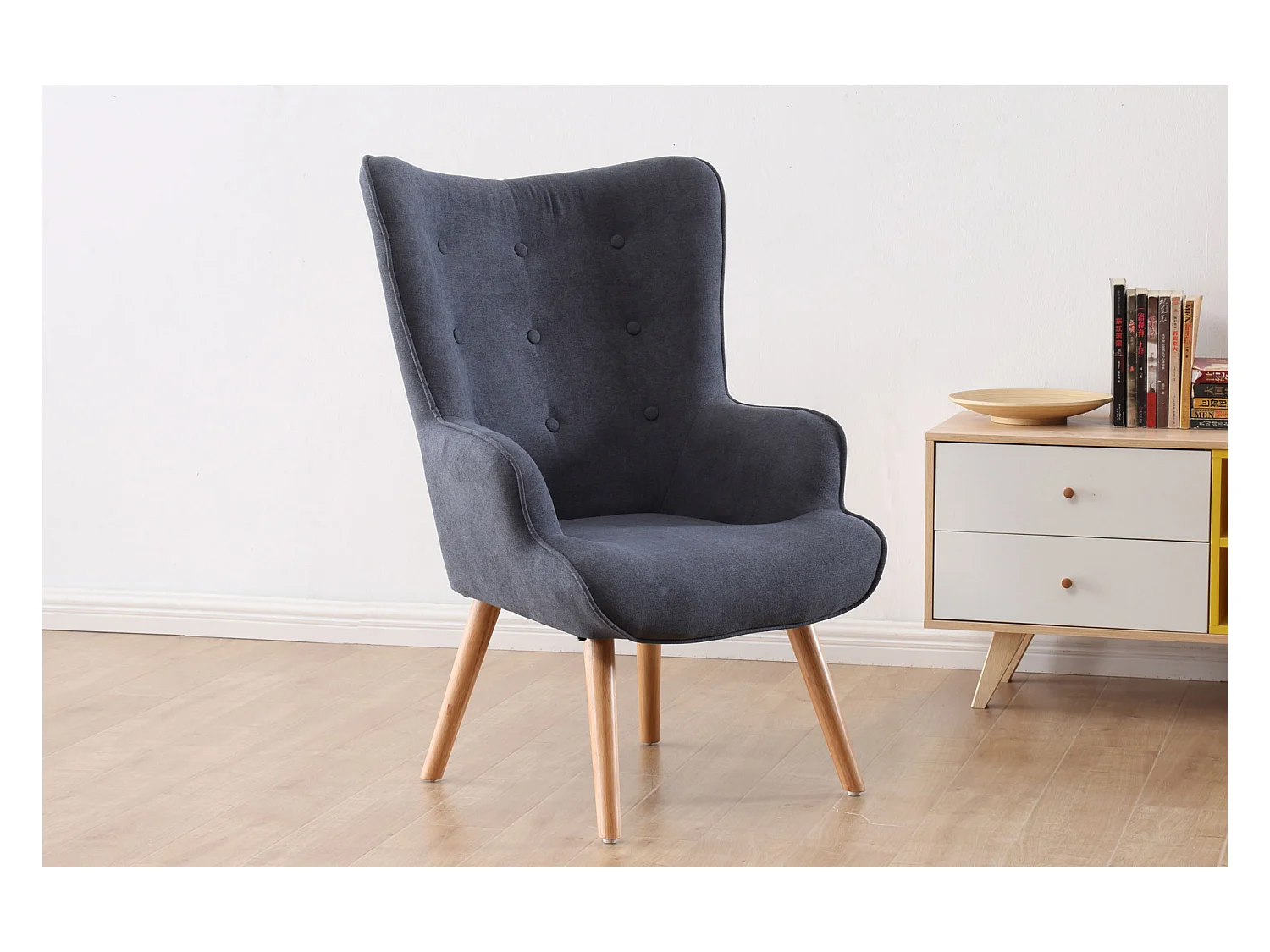 Fauteuil en tissu de velours gris avec pieds nordiques en bois de hêtre - Longueur 71 x Profondeur 75 x Hauteur 95 cm