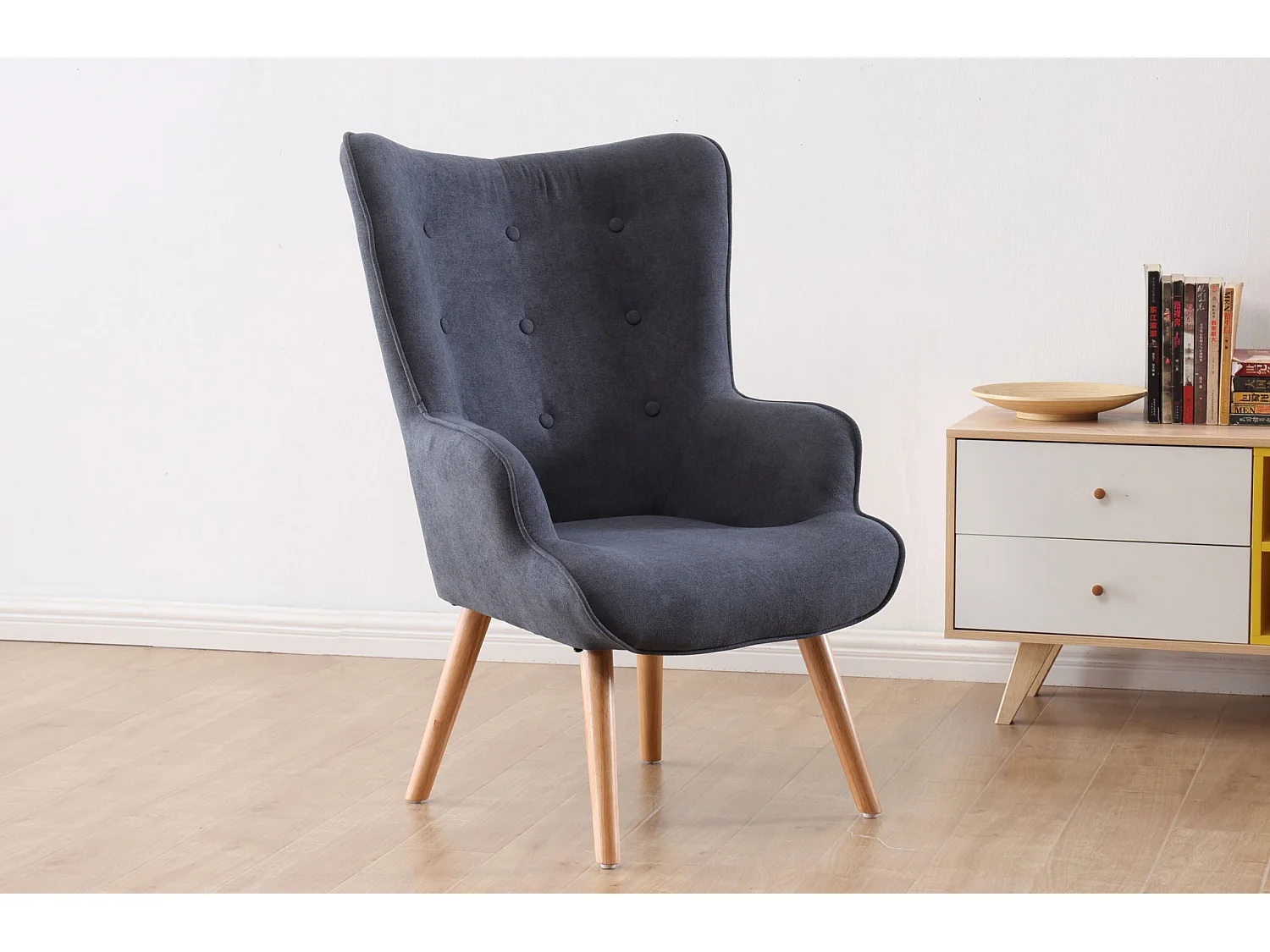 Fauteuil en tissu de velours gris avec pieds nordiques en bois de hêtre - Longueur 71 x Profondeur 75 x Hauteur 95 cm