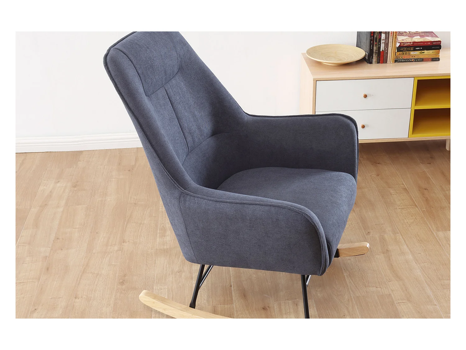 Fauteuil à bascule, chaise berçante en tissu gris avec pieds en bois de hêtre - Longueur 77 x Profondeur 88 x Hauteur 97 cm
