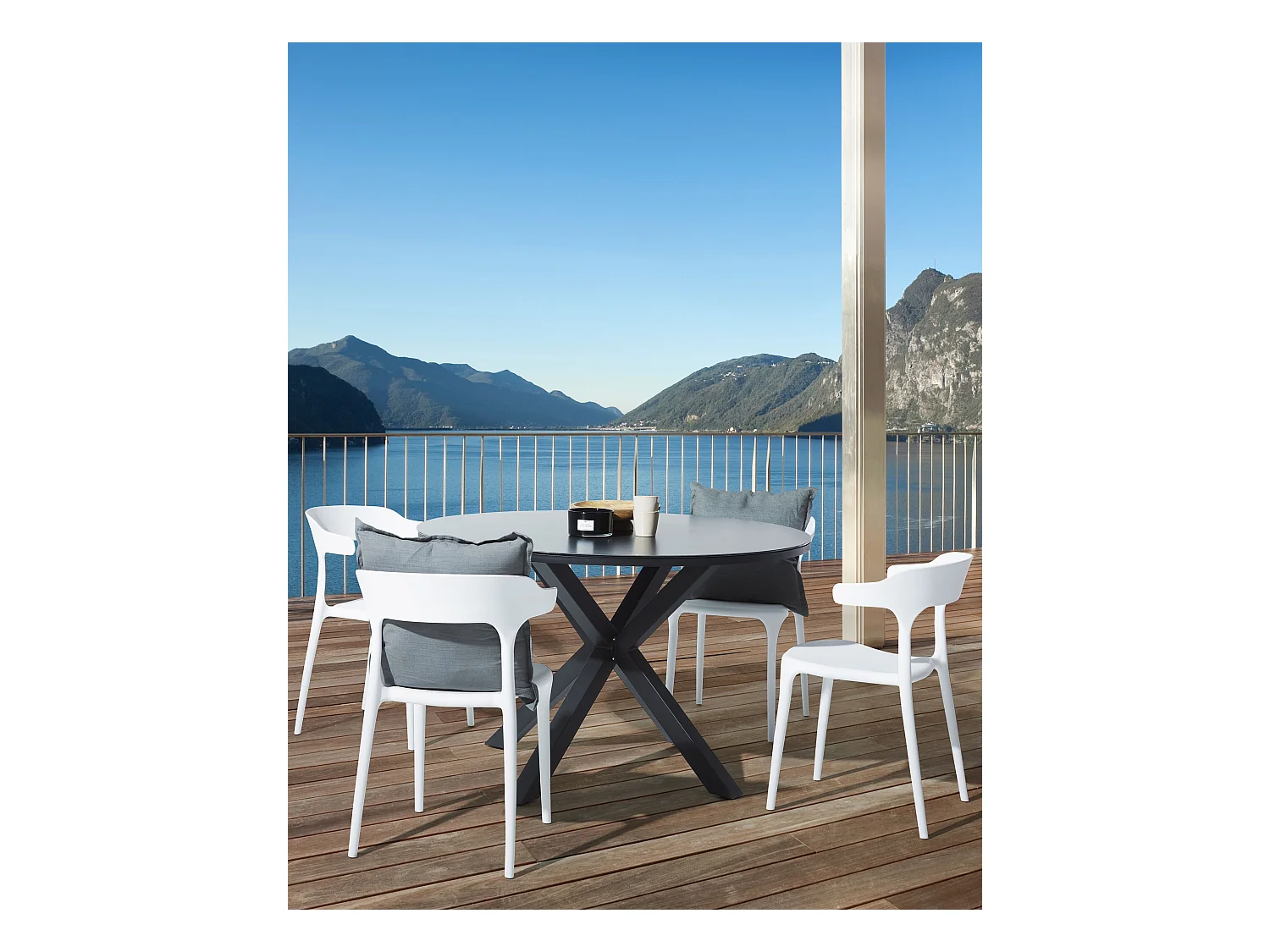Indoor und Outdoor Stuhl 4er Set Kunststoff weiß stapelbar Skandi Modern Gubbio