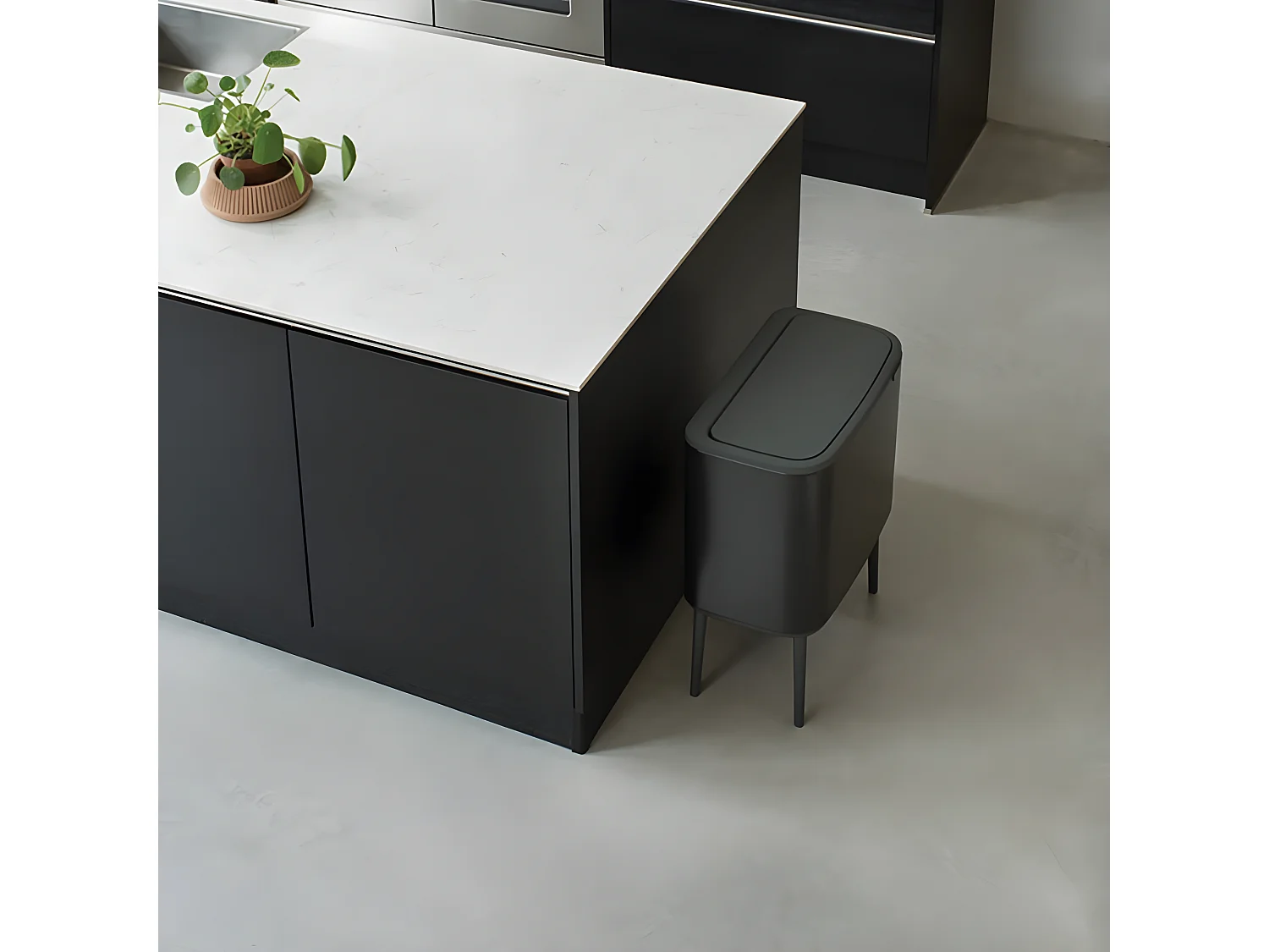 Touch Bin sur pied 36 l noir mat Code R