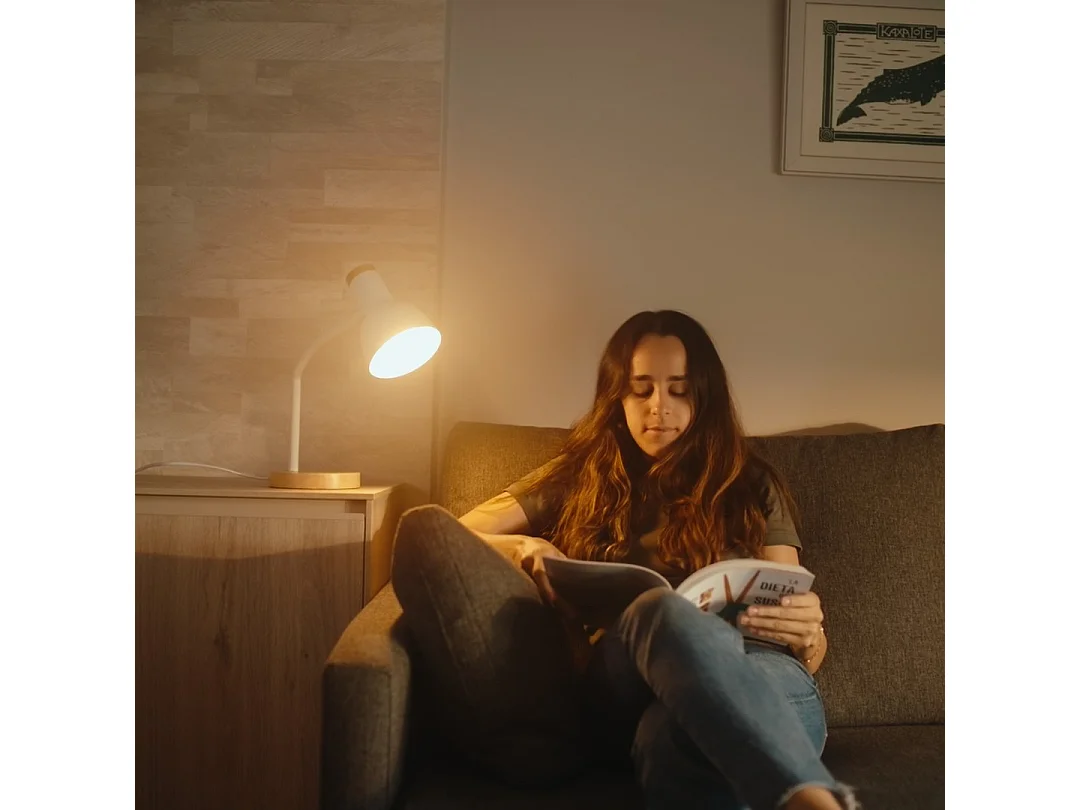 Forlight Mila - Lampe de Bureau de Style Nordique. Lampe de Table E27 en Acier Blanc et Bois Clair Naturel