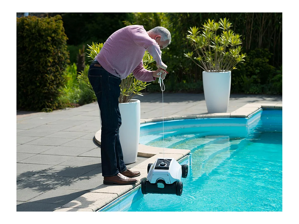 Robot de piscine sur batterie RobotClean Accu Pool - Ubbink