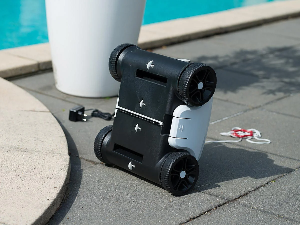 Robot de piscine sur batterie RobotClean Accu Pool - Ubbink