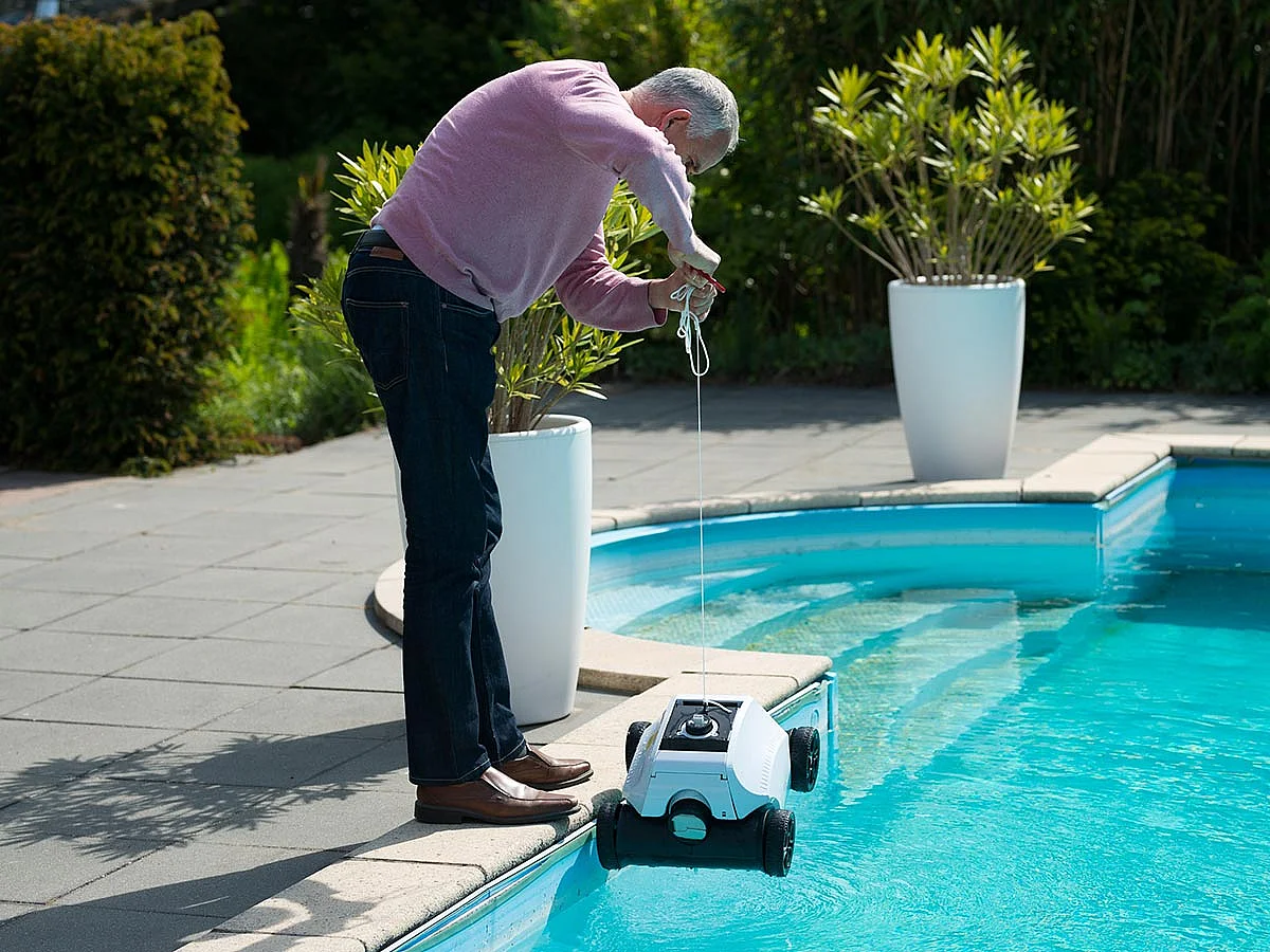 Robot de piscine sur batterie RobotClean Accu Pool - Ubbink