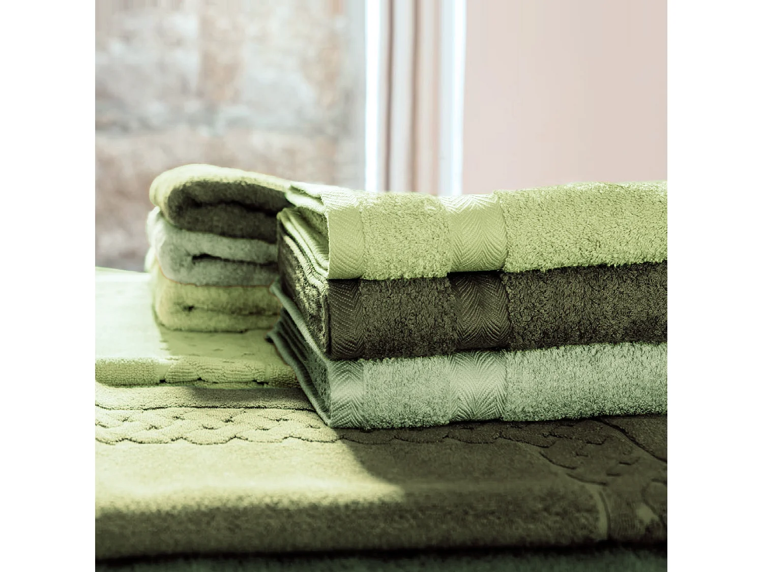 Serviette de toilette 40x60 cm ROYAL CRESENT Vert Céladon 650 g/m2