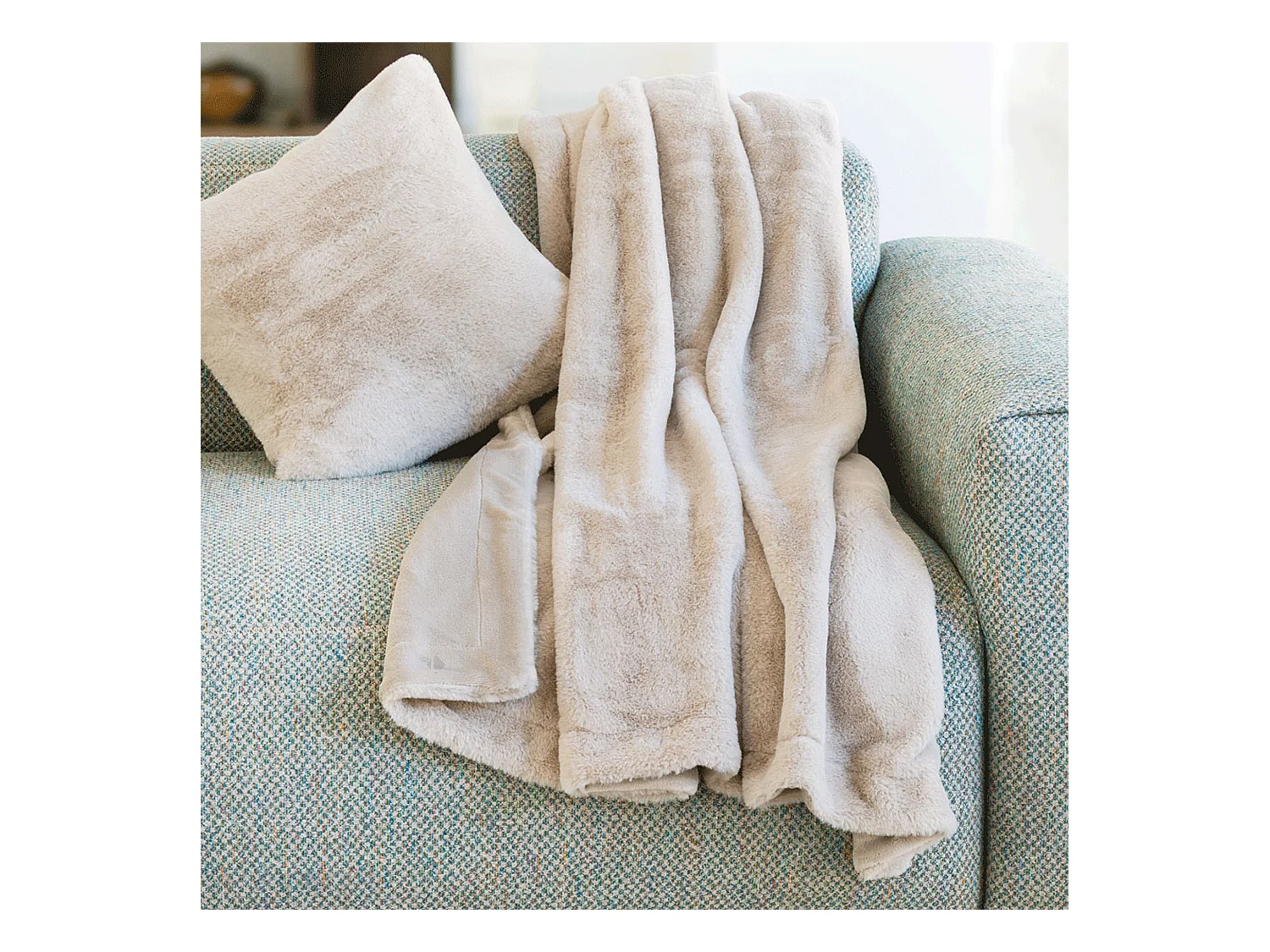 Plaid 150x200 cm en polyester MELLOW beige galet