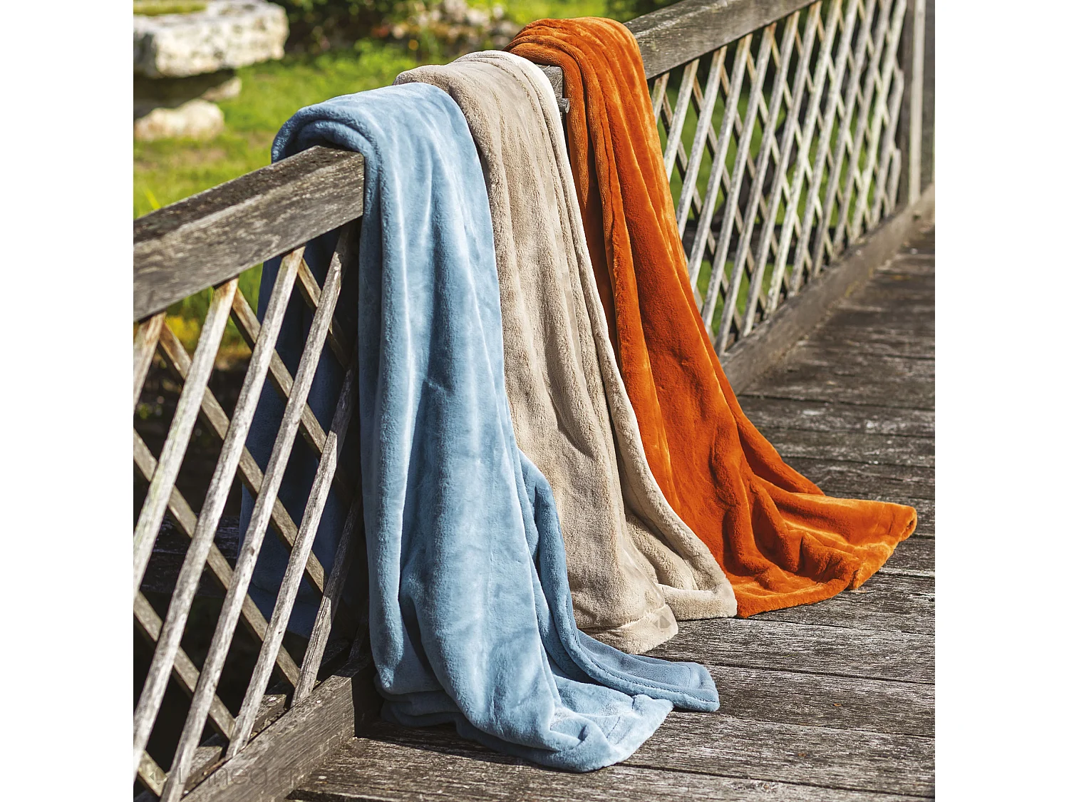 Plaid 150x200 cm en polyester MELLOW beige galet