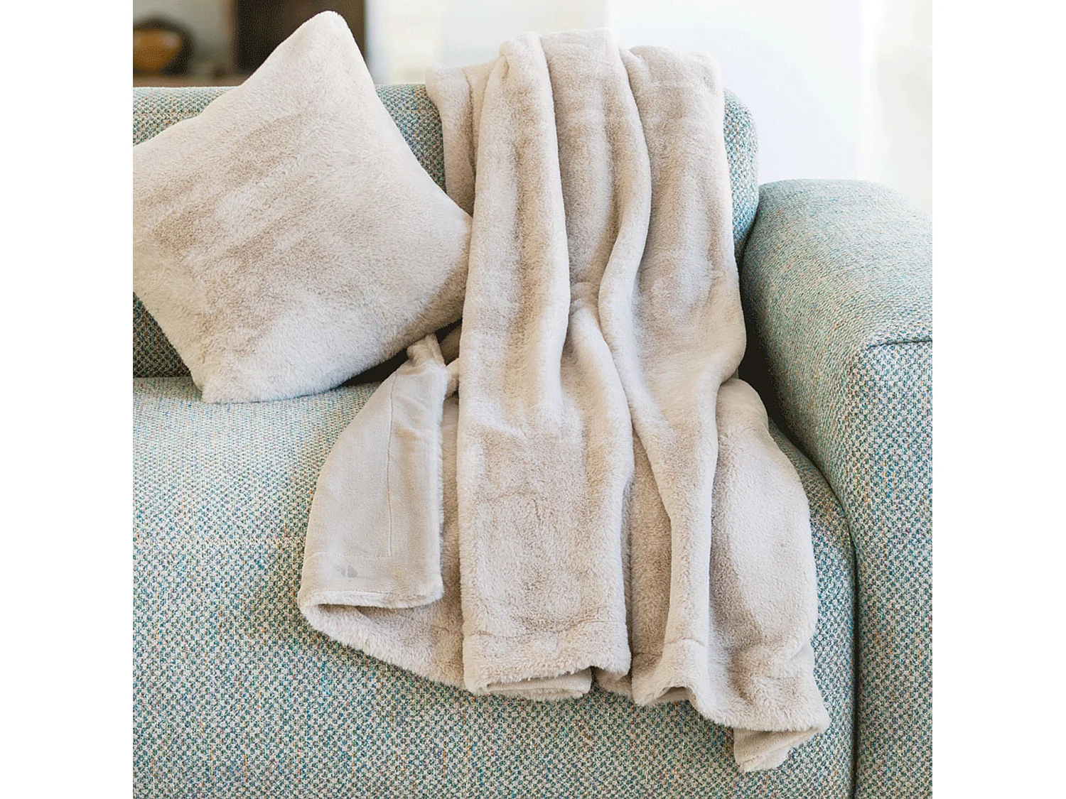 Plaid 150x200 cm en polyester MELLOW beige galet