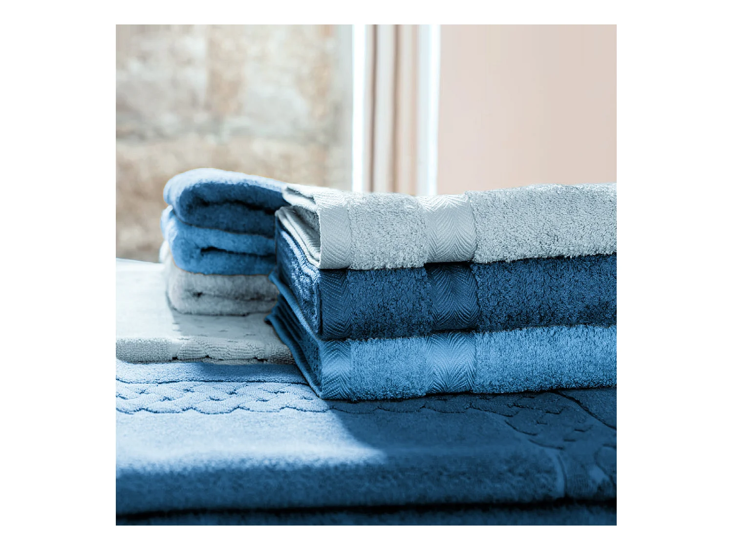 Drap de douche 70x140 cm ROYAL CRESENT Bleu Céleste 650 g/m2