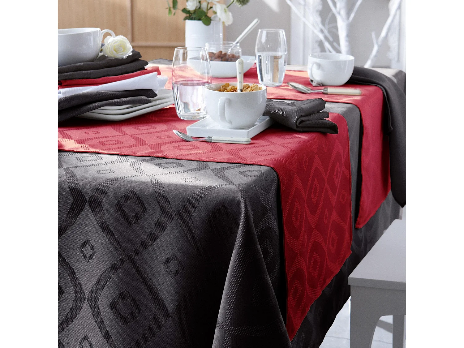 Nappe carrée 175x175 cm Jacquard 100% polyester BRUNCH rouge
