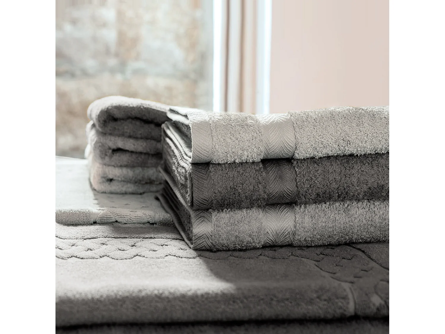 Lot ROYAL CRESENT Serviette brodée Linnea 50x100 + gant assorti Gris Platine