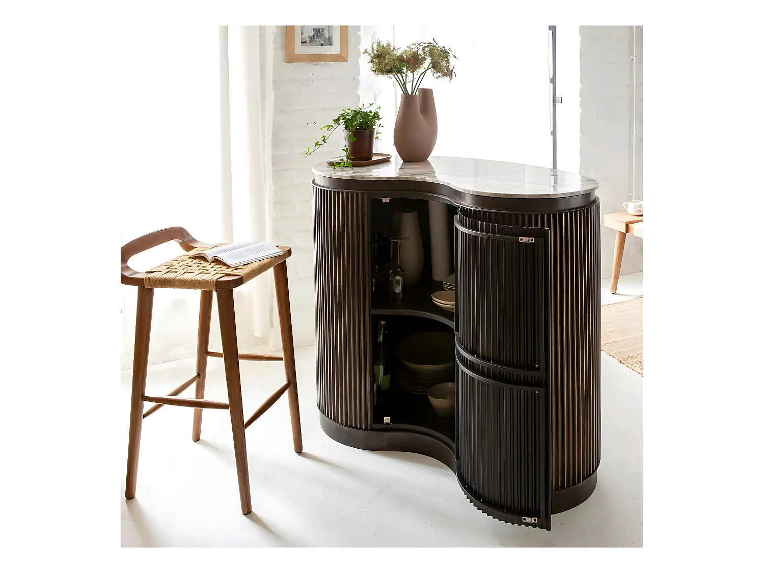 Meuble bar haricot en marbre et métal Orlando