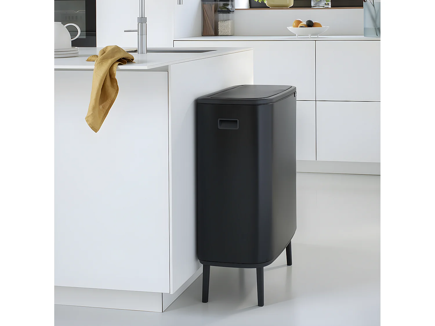 Touch Bin sur pieds 1x30 l noir mat Code O