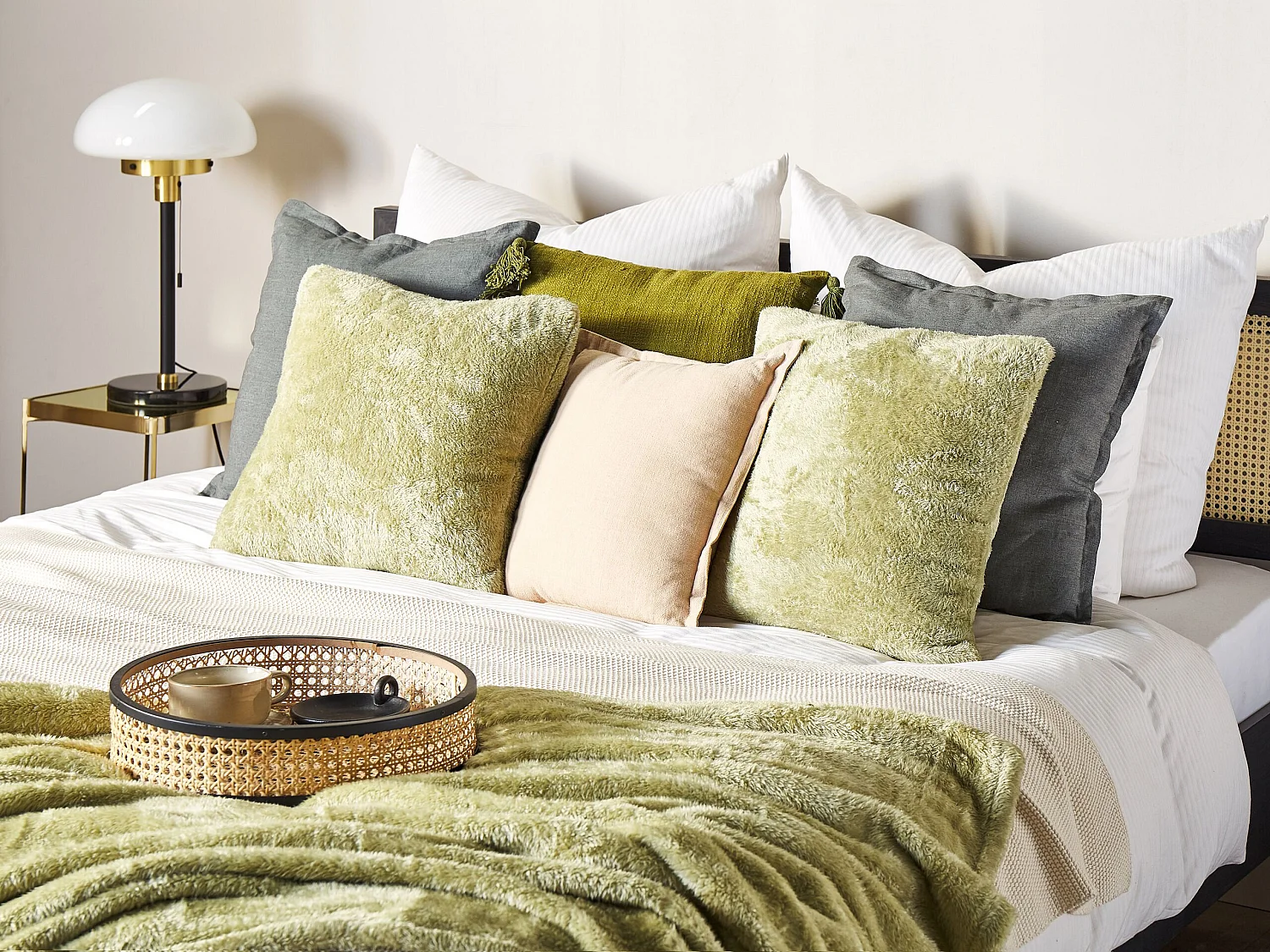 Poduszka dekoracyjna PILEA Sztuczne futro 45 x 45 cm Jasnozielony Jednolity