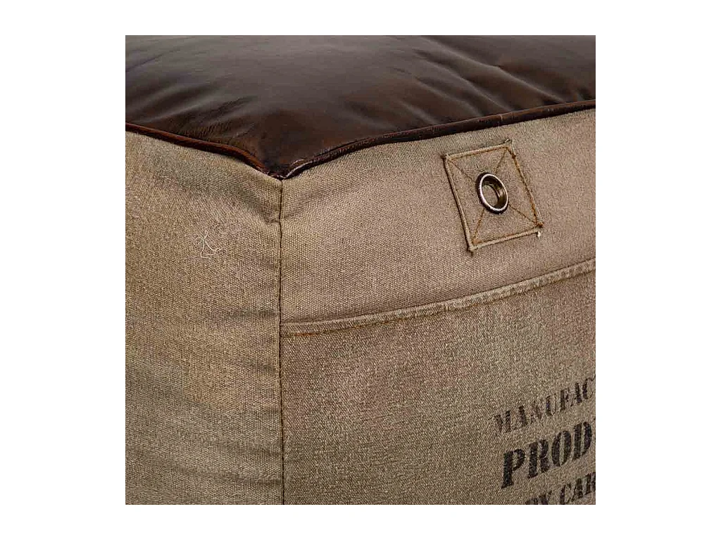 Pufe estofado em pele 45x45x45h cm