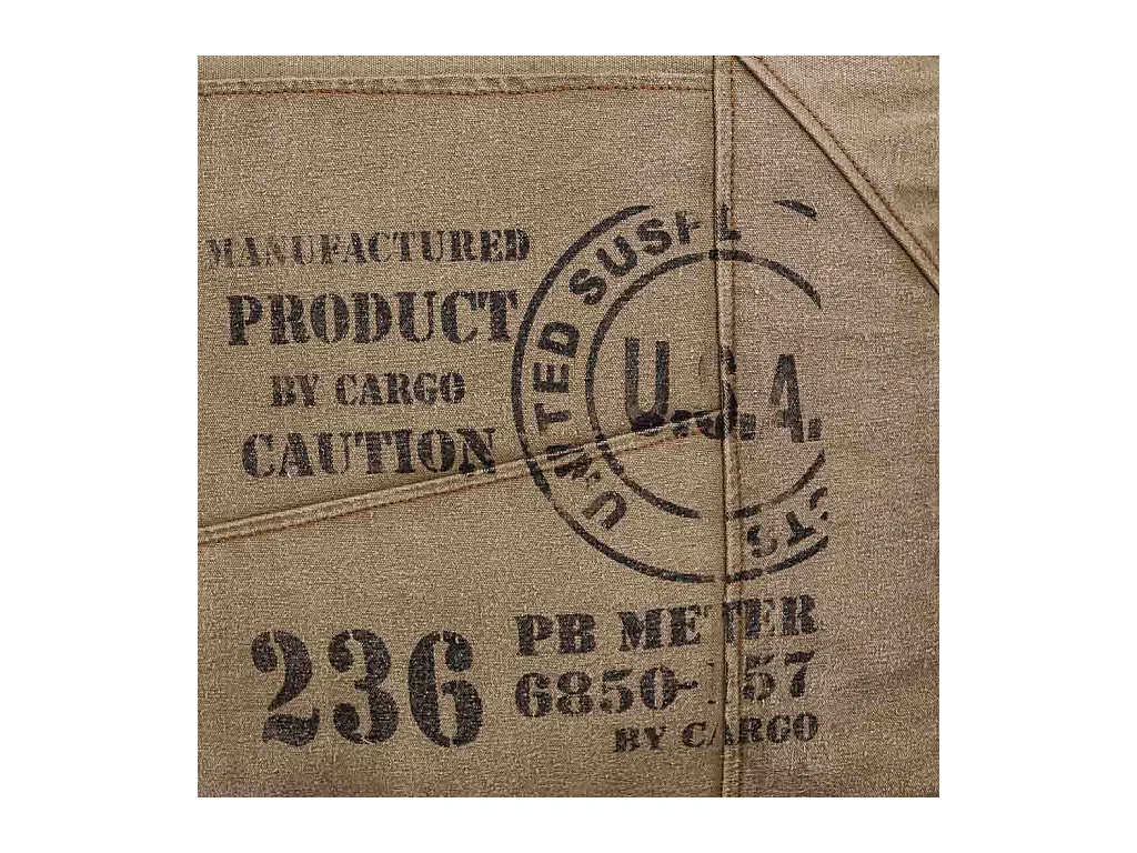 Pufe estofado em pele 45x45x45h cm