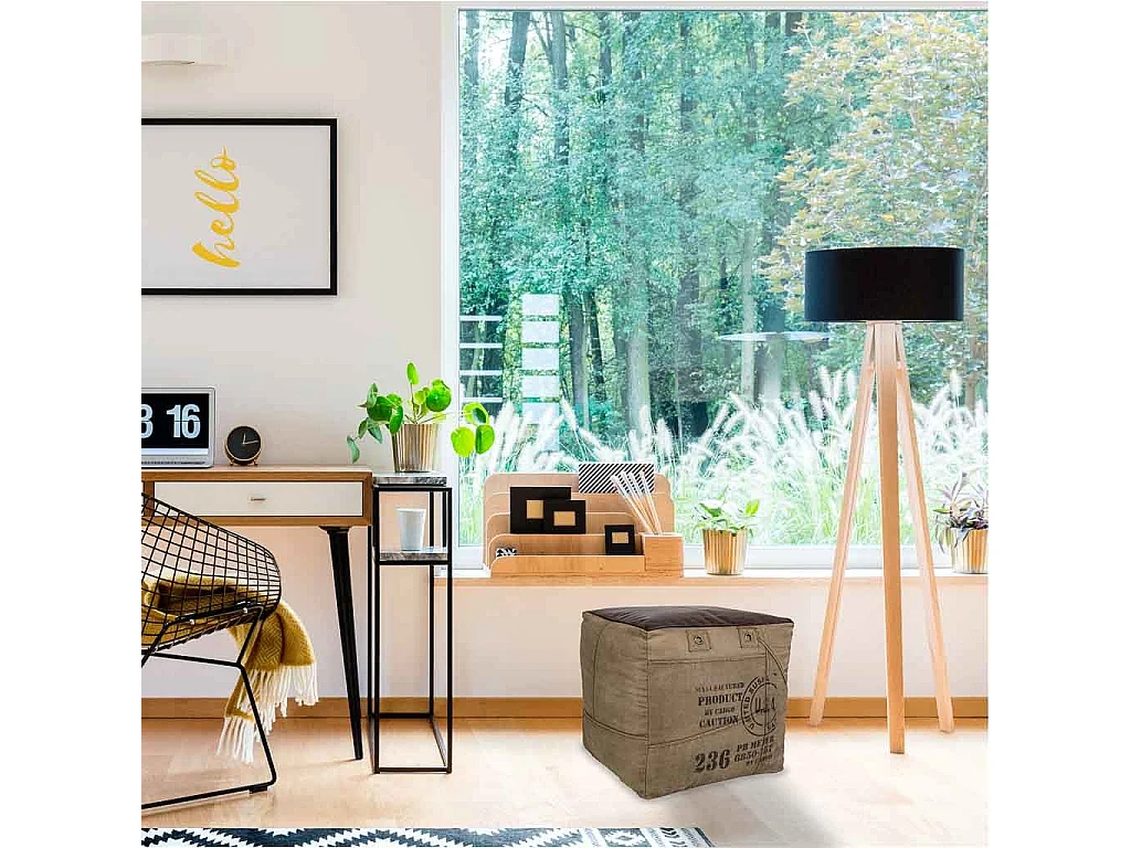 Pufe estofado em pele 45x45x45h cm