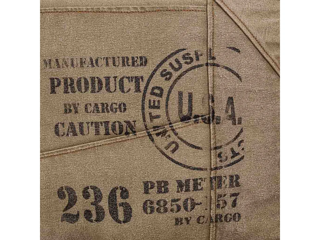 Pufe estofado em pele 45x45x45h cm