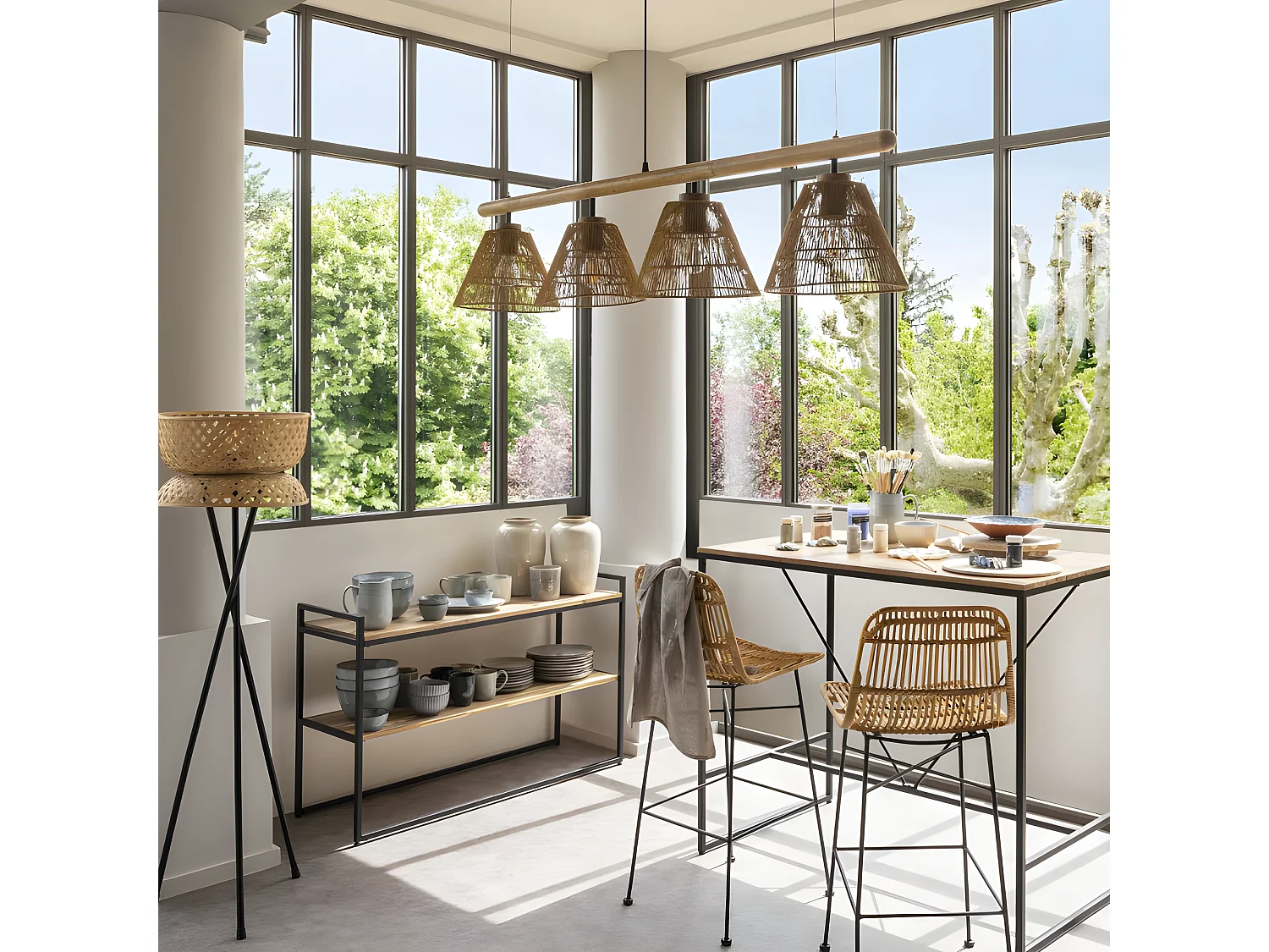 Lampadaire Trépied  en métal Noir et Abat-jour en Bambou H 145 cm