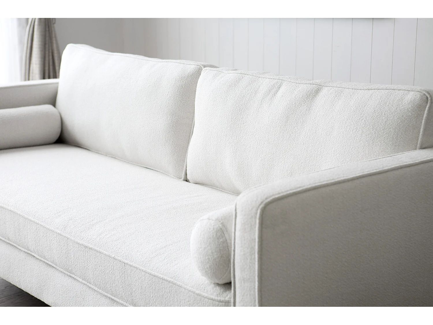 3-zitsbank in wit bouclé met metalen poten CLOUD - Scandinavisch design, comfortabel en trendy