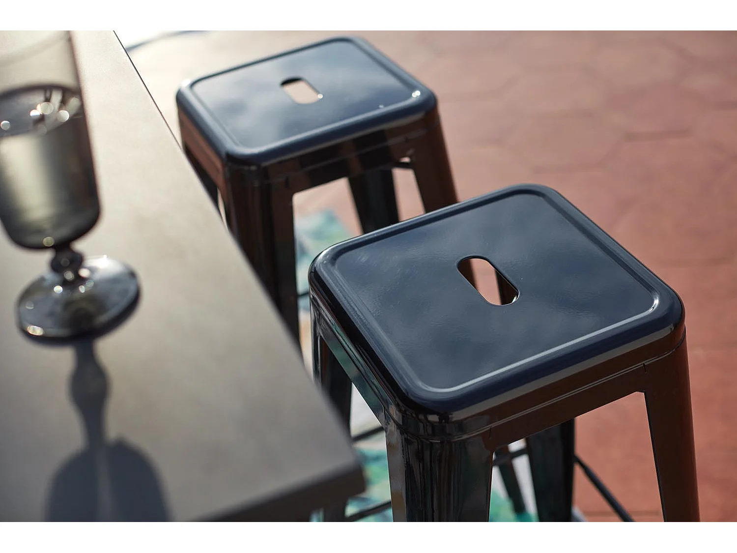 Salon de jardin haut 4 places en métal noir MERIDA