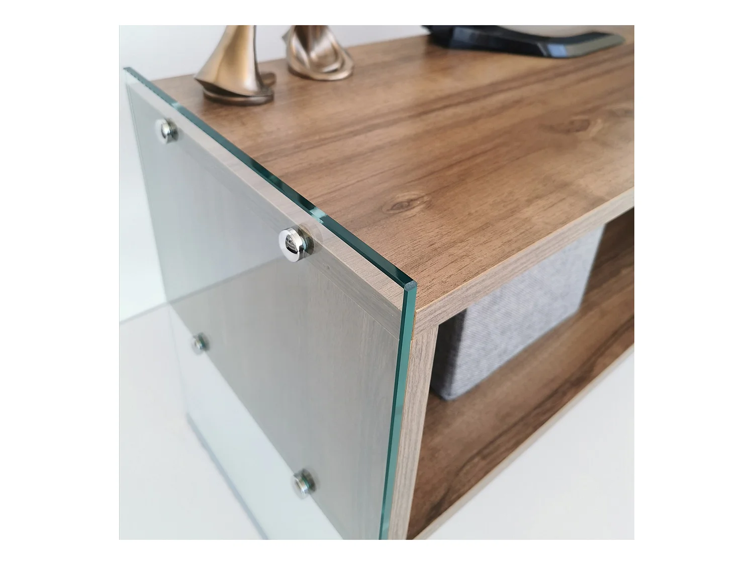 Meuble tv rhin design 100 % panneau de particules plaqué mélaminé en couleur nogal, 120x45x35cm