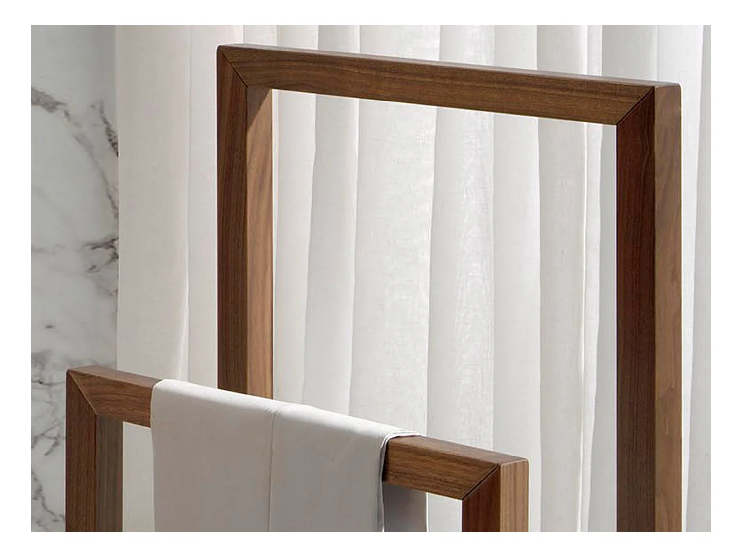 Nachttisch aus Kiefernholz