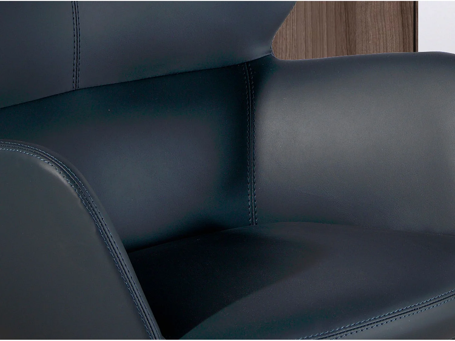 Sedia da ufficio girevole blu con braccioli e gambe in acciaio   4110 ANGEL CERDA